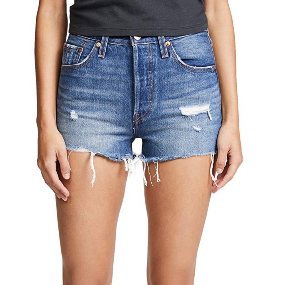 NWOT Levi’s 501 high rise cut off shorts